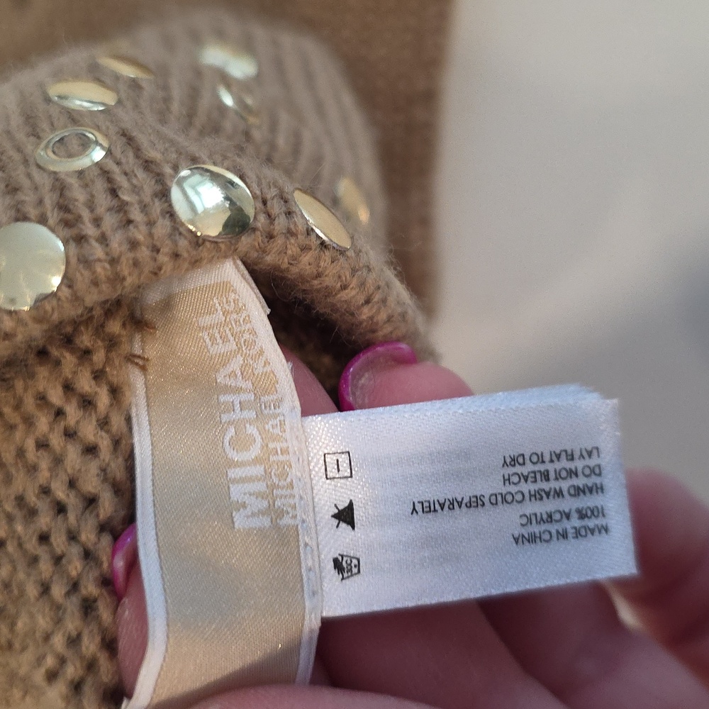 Like New Michael Kors Gloves - Picture 7 of 7